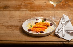 Gebeizte Lachsforelle, Rüben, gebeiztes Eigelb, © Rita Newman Gebeizte Lachsforelle, Rüben, gebeiztes Eigelb, © Rita Newman