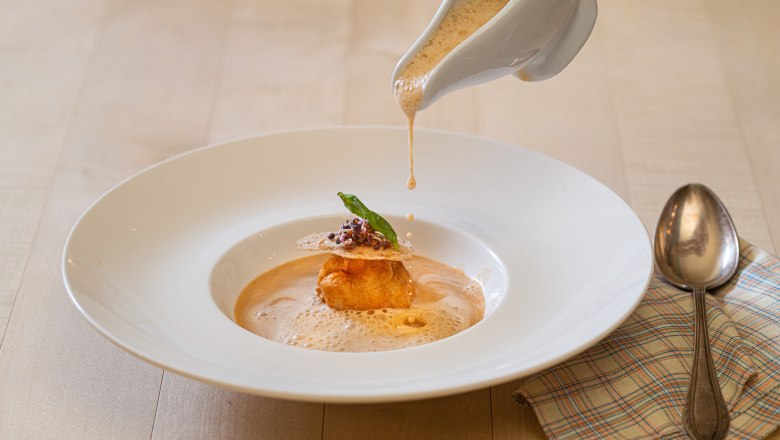 Cremige Suppe vom Flusskrebs, © Rita Newman Cremige Suppe vom Flusskrebs, © Rita Newman