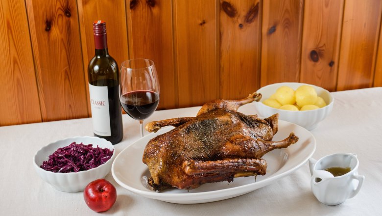 Gansl mit Erdäpfelknödel und Rotkraut, © Niederösterreich-Werbung/Rita Newman Gansl mit Erdäpfelknödel und Rotkraut, © Niederösterreich-Werbung/Rita Newman