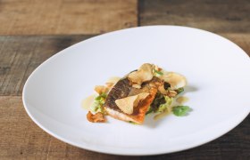 Saibling mit Karotten Emmerrisotto, © Markus Haralter Saibling mit Karotten Emmerrisotto, © Markus Haralter