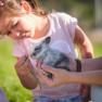 Hase wird gefüttert, © Die Hochriess-Distelberger GmbH & Co.KG Hase wird gefüttert, © Die Hochriess-Distelberger GmbH & Co.KG