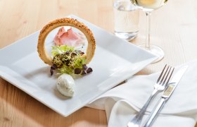 Mousse von Kräutern mit Blattsalat, © Rita Newman Mousse von Kräutern mit Blattsalat, © Rita Newman