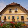 Aussenansicht mit Blumen, © Landgasthof zur Linde Aussenansicht mit Blumen, © Landgasthof zur Linde