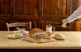 Bierbratl vom Goldenen Löwen in Maria Taferl, © Niederösterreich-Werbung/Rita Newman