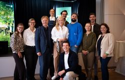 Gruppenfoto beim Branchentag der Wirtshauskultur Niederösterreich mit Tanja Schicker-Mathe, Theresia Palmetzhofer, Michael Duscher, Kira Schinko, Sabine Kronberger, Hartmuth Rameder, Daniel Schicker-Mathe, Lukas Nagl, Karin Rosenberger, Daniel Anthes und Doris Schreiber.