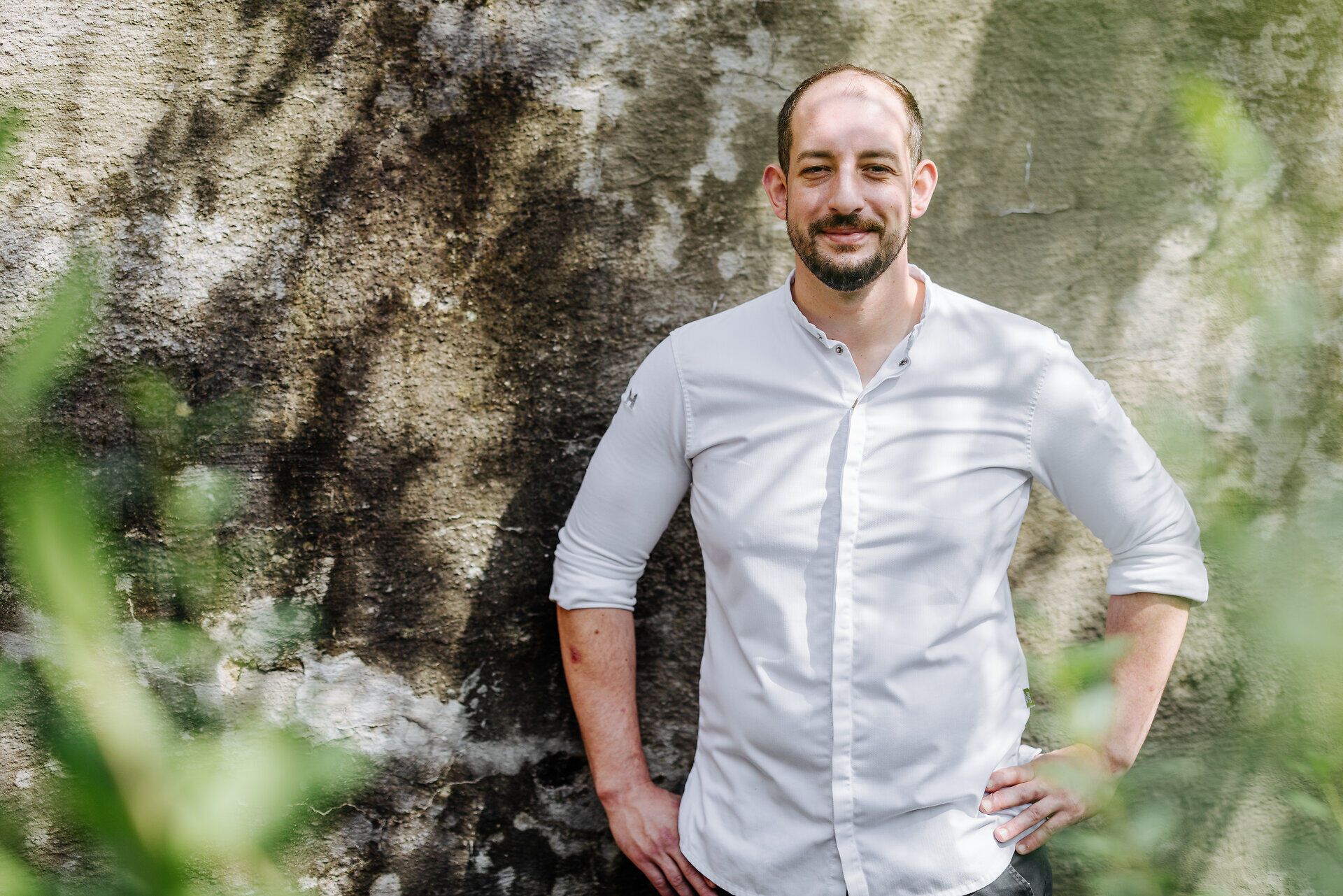 Inmitten der malerischen Landschaft des Mostviertels strahlt die Gastfreundschaft von Stefan Hueber. Umgeben von üppigem Grün und der charmanten Kulisse, lädt der Wirt dazu ein, die kulinarischen Köstlichkeiten der Region zu entdecken und zu genießen.