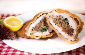 gef&uuml;lltes Schnitzel, &copy; Fotografin Renate
