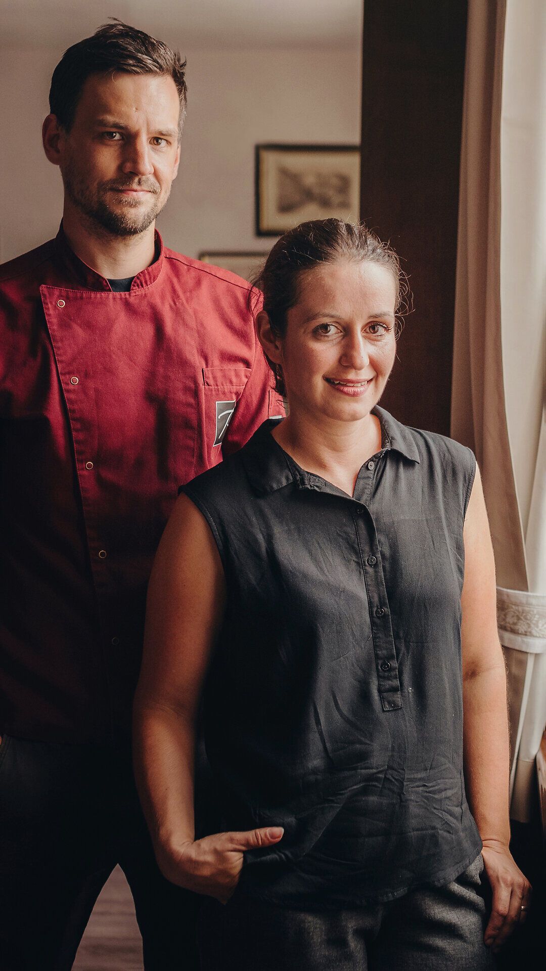 In der warmen Atmosphäre des Gasthofs Pillgrab strahlen Gastfreundschaft und Tradition. Die Wirtshauskultur lädt dazu ein, die regionalen Köstlichkeiten zu genießen und die herzliche Verbindung zwischen den Wirtsleuten und ihren Gästen zu spüren.