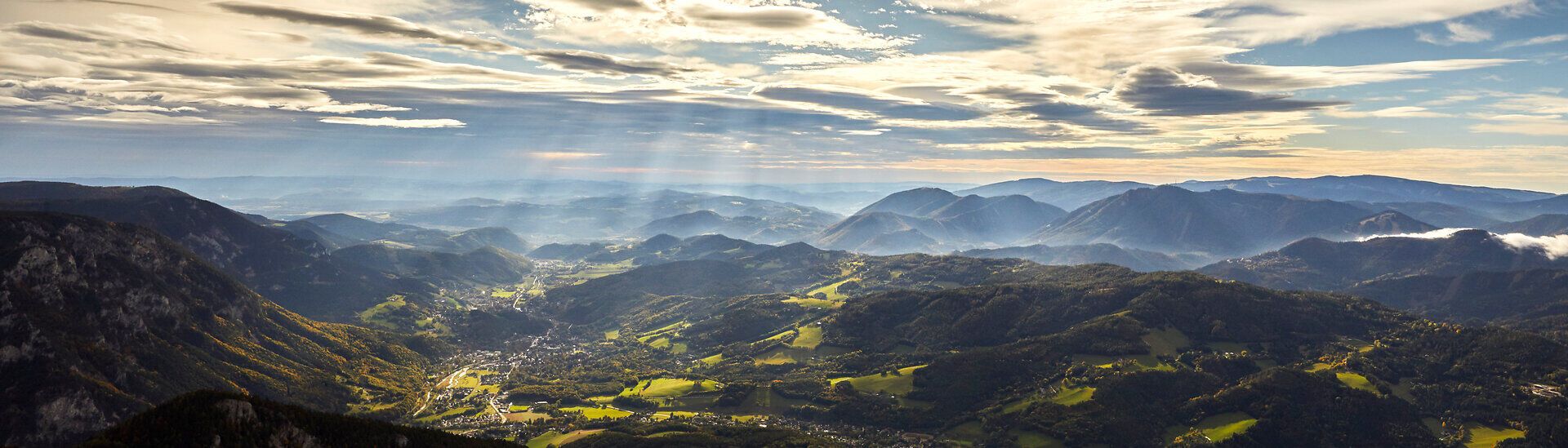 Ausblick von der Rax ins Tal