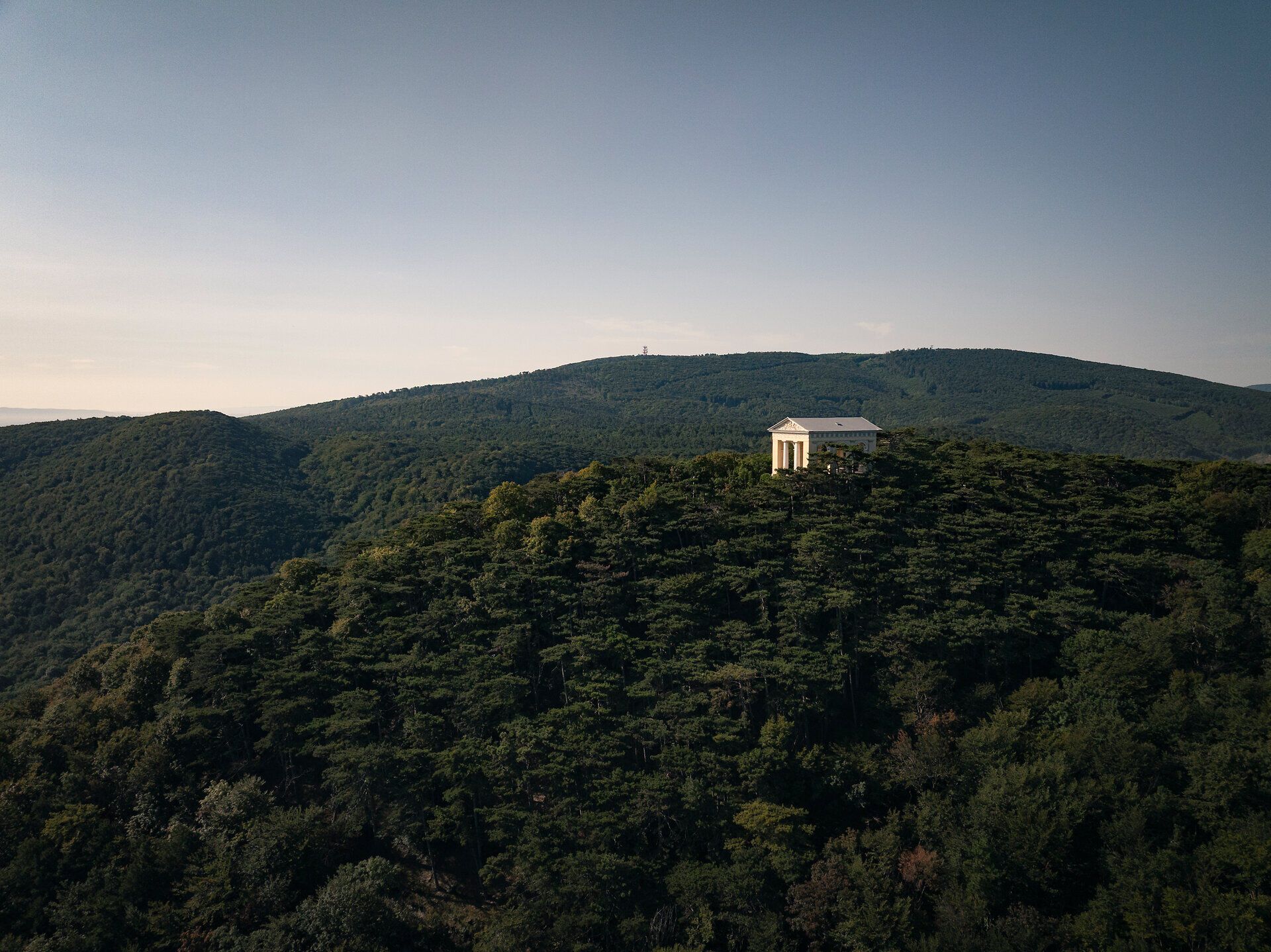 Husarentempel aus der Ferne