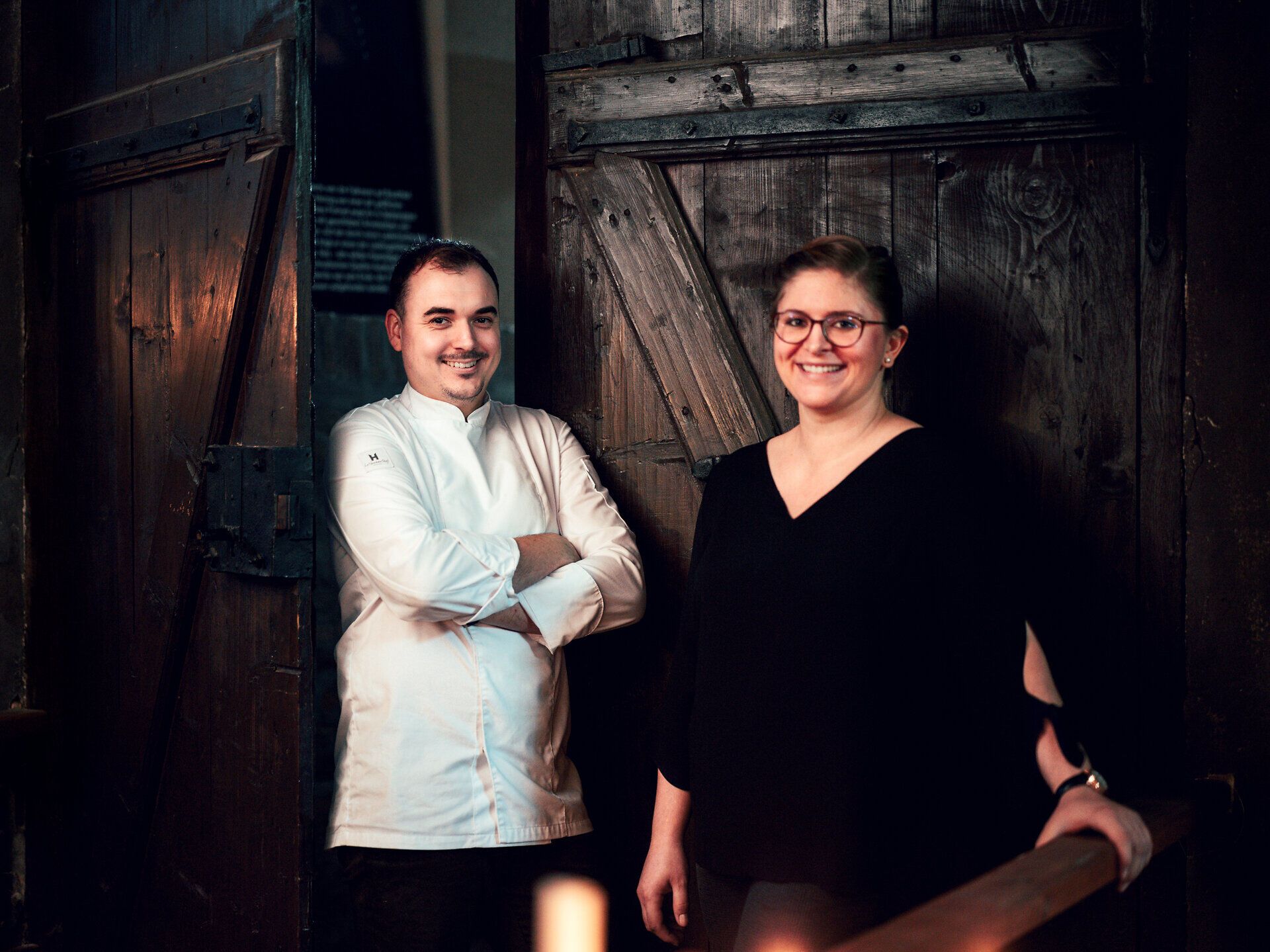 In der gemütlichen Atmosphäre des Schlosskellers Bockfließ strahlt die Gastfreundschaft der Wirtshauskultur. Die harmonische Verbindung von traditioneller Küche und regionalen Weinen lädt dazu ein, die kulinarischen Köstlichkeiten des Weinviertels zu genießen. Hier wird jeder Besuch zu einem unvergesslichen Erlebnis.