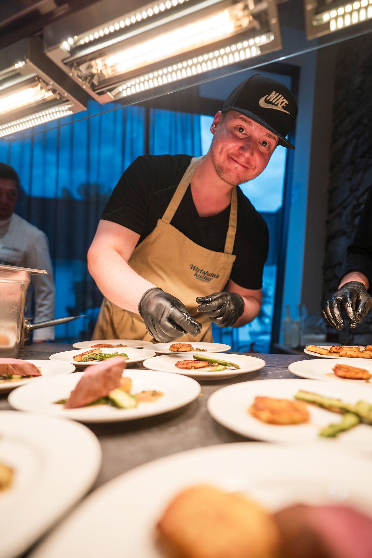 AUSAU Medium mit Reiwadatsch, grünem Spargel und Pfeffer Sauce von Landgasthaus Böhm in Weinzierl beim Fest der Wirtshauskultur Niederösterreich 2026
