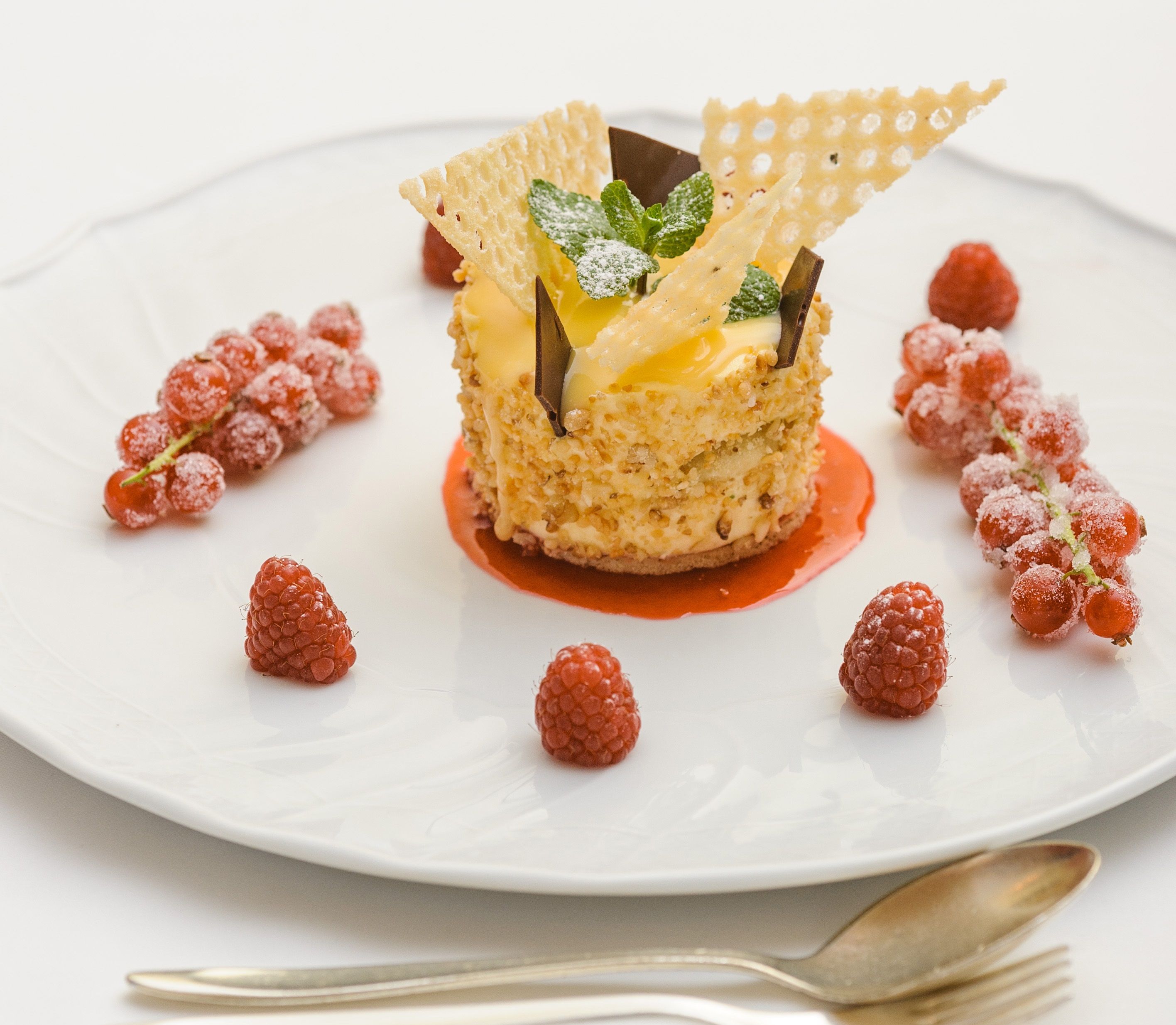 Vanilletörtchen mit Himbeeren