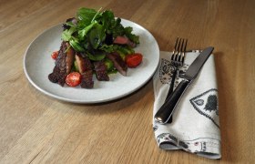 Rostbraten mit B&auml;rlauch-Gnocchi, &copy; Nieder&ouml;sterreichische Wirtshauskultur