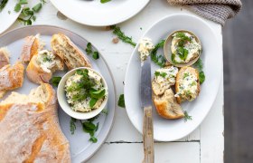 Butter mit Wildkr&auml;utern, &copy; Mara Hohla