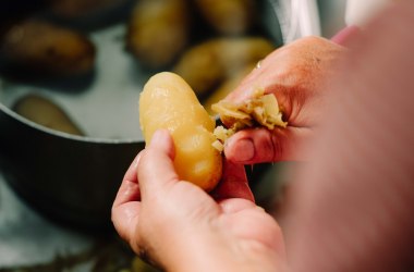 Waldviertler Erdäpfelknödel in Vorbereitung, © Niederösterreich Werbung/Julius Hirtzberger