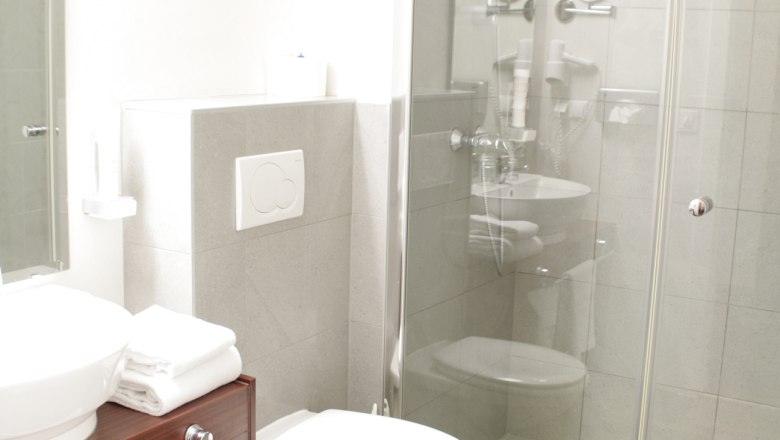 Bad in den Hotelzimmern, &copy; Hotel-Restaurant Liebnitzm&uuml;hle