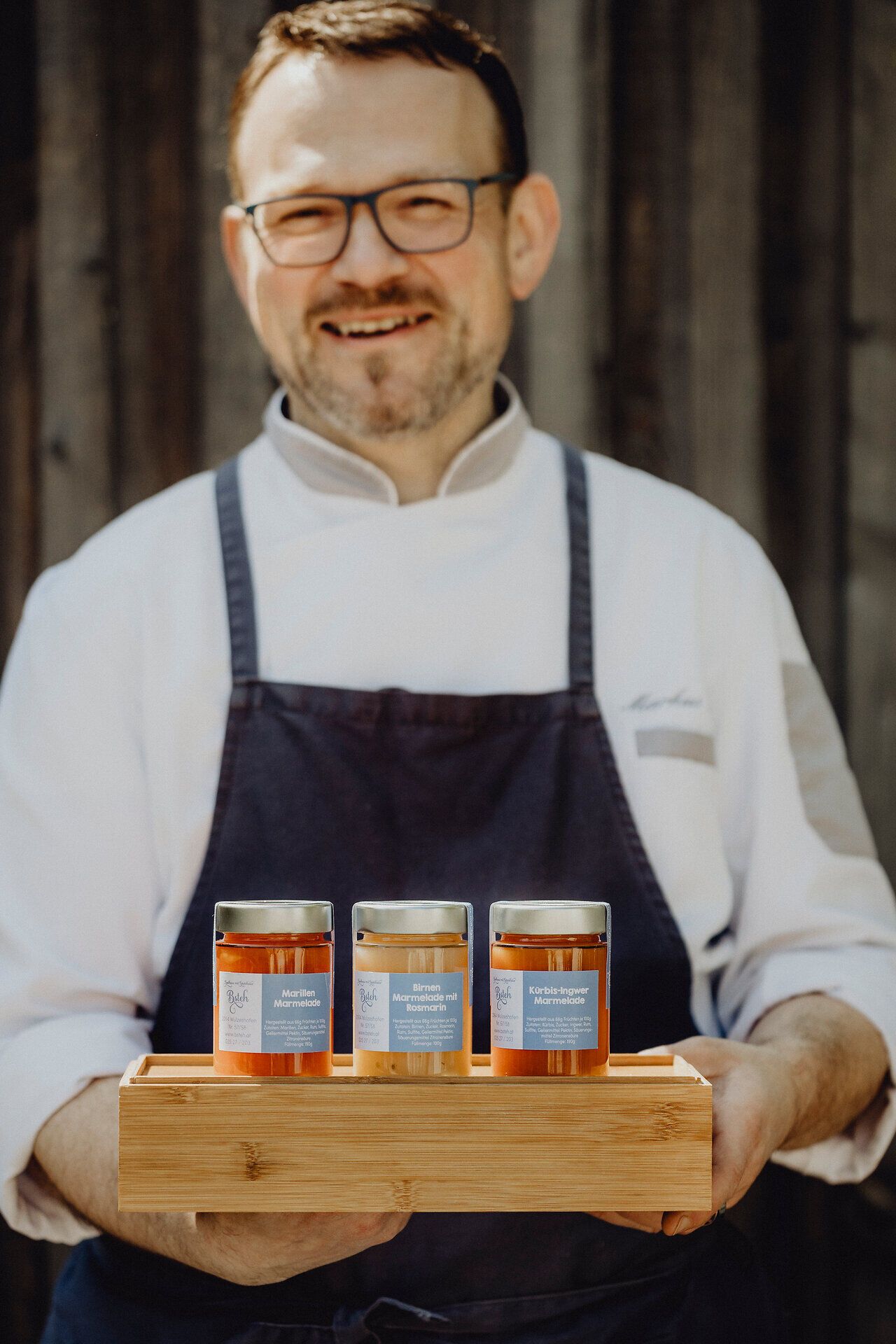 Inmitten der malerischen Weinlandschaft des Weinviertels strahlt das Gasthaus Bsteh eine einladende Atmosphäre aus. Hier genießen Gäste die köstlichen Produkte der Region, während sie die Schönheit der umliegenden Natur bewundern. Ein Ort, der zum Verweilen und Genießen einlädt.