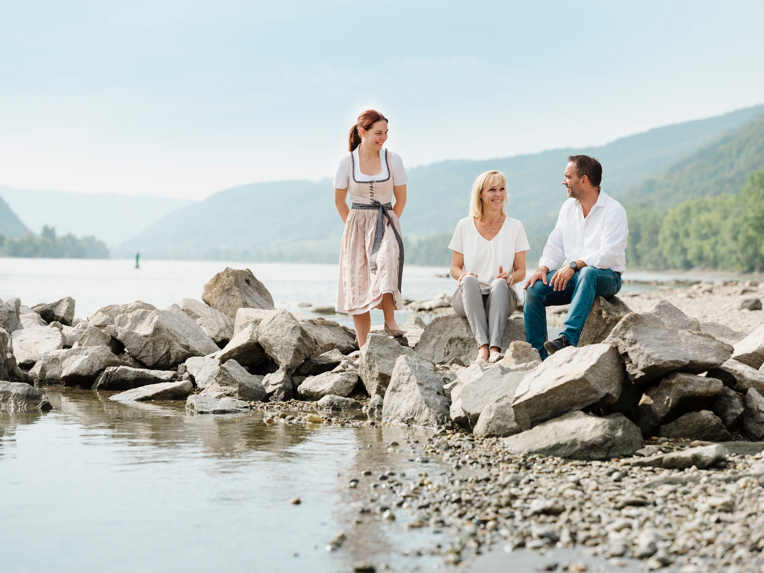 Familie Prankl am Ufer der Donau