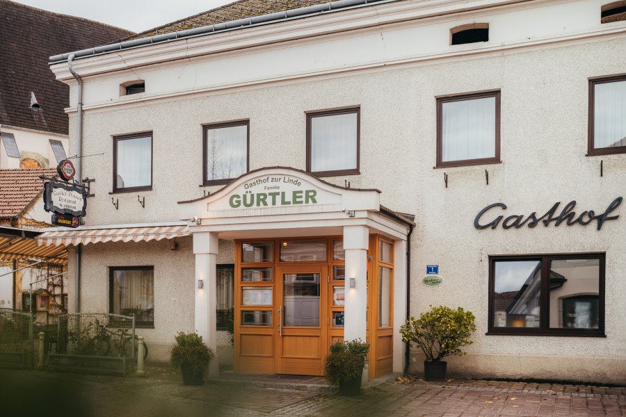 Eingang des Gasthofs zur Linde in Neuhofen an der Ybbs.