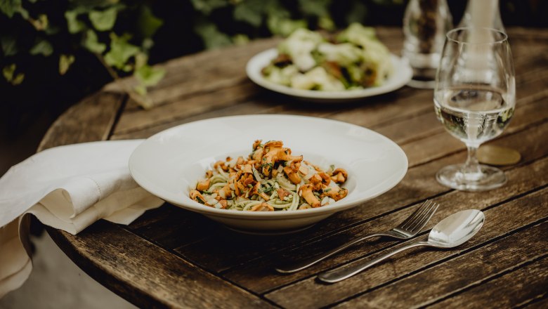Geröstete Eierschwammerl auf Kräuterspaghetti, © Niederösterreich Werbung/Sophie Menegaldo
