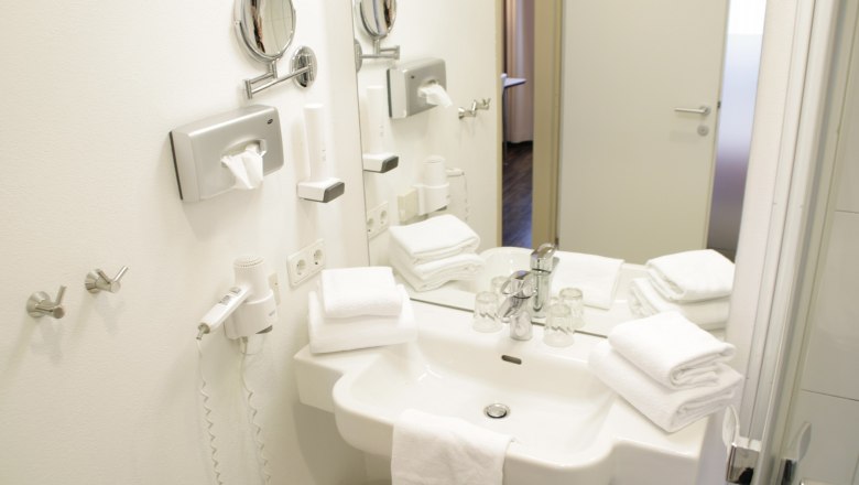 Bad in den Hotelzimmern, &copy; Hotel-Restaurant Liebnitzm&uuml;hle