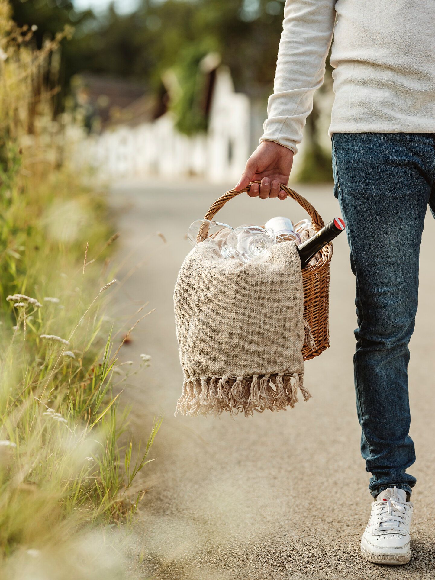 Ein entspannter Tag im Weinviertel lädt dazu ein, die Natur zu genießen. Der Picknickkorb vom Schlosshotel Mailberg ist gefüllt mit regionalen Köstlichkeiten, während die sanften Hügel und die idyllische Kellergasse Rosenpoint eine malerische Kulisse bieten. Hier wird jeder Bissen zum Genuss und die Atmosphäre zum Erlebnis.