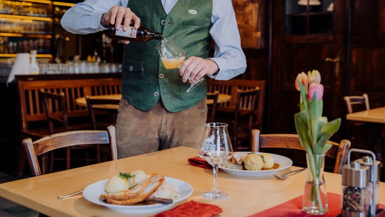 Legendärer Bierkrustenbraten vom Goldenen Löwen, © Niederösterreich Werbung/ thecreatingclick.com