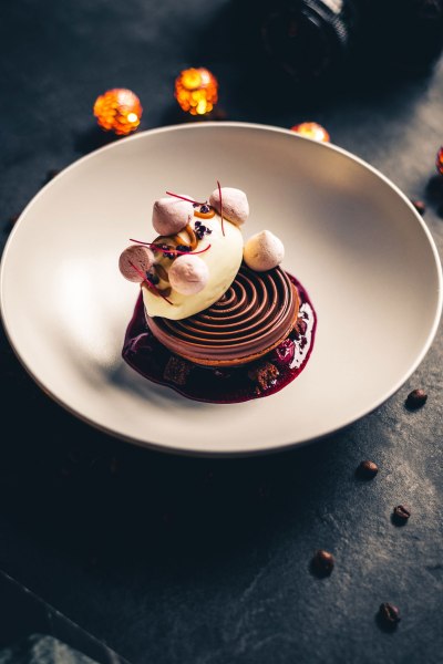 Schokoladen Kuppel - Mousse / Brownie / Eis / Crumble, © Vinzenz Pauli/Philip Hinteregger