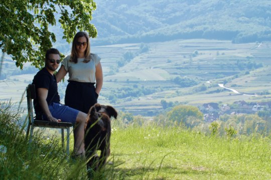 beim Spaziergang mit Hund und Freundin. , © David Moser/OBSCURA