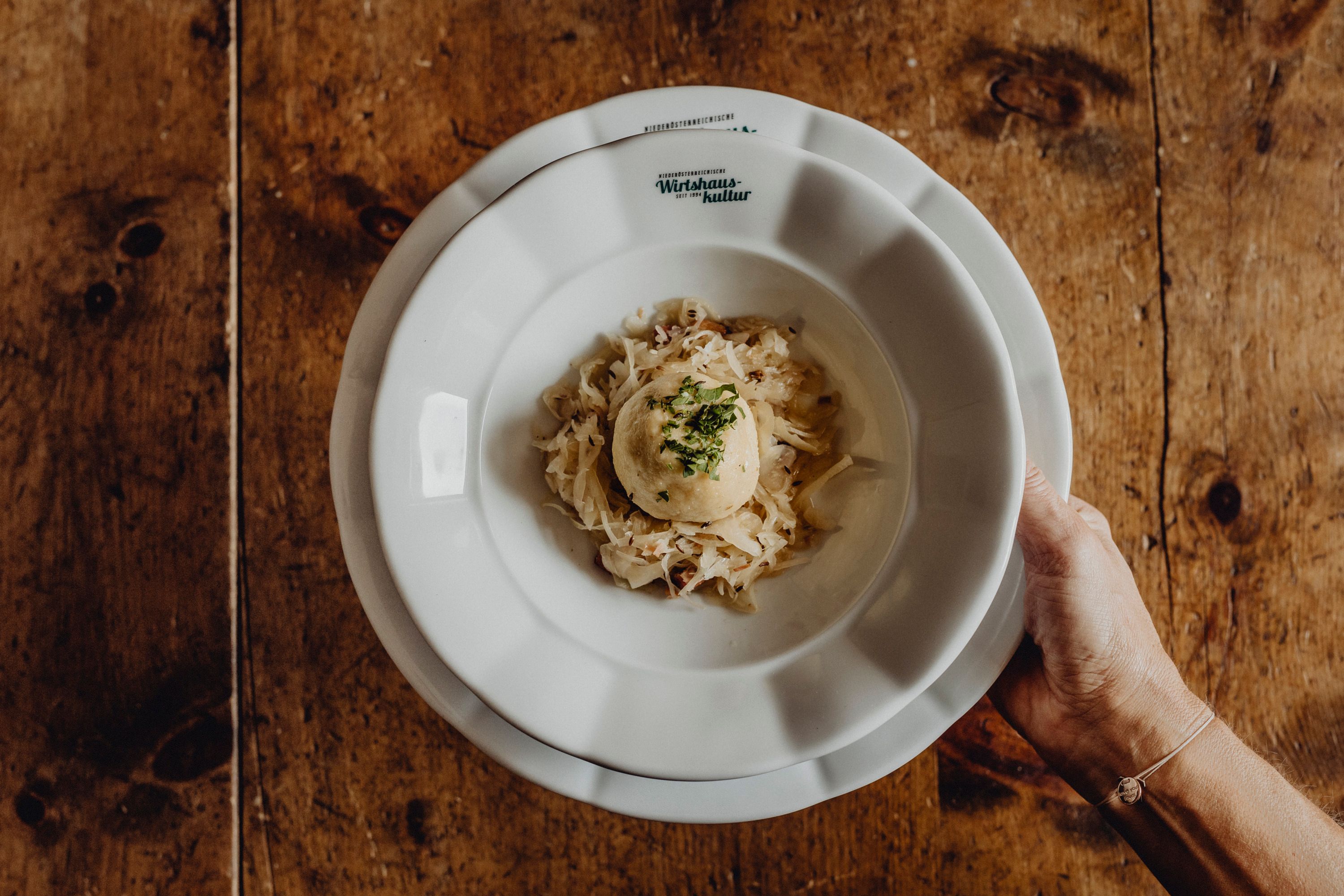 Grammelknödel mit Speckkraut
