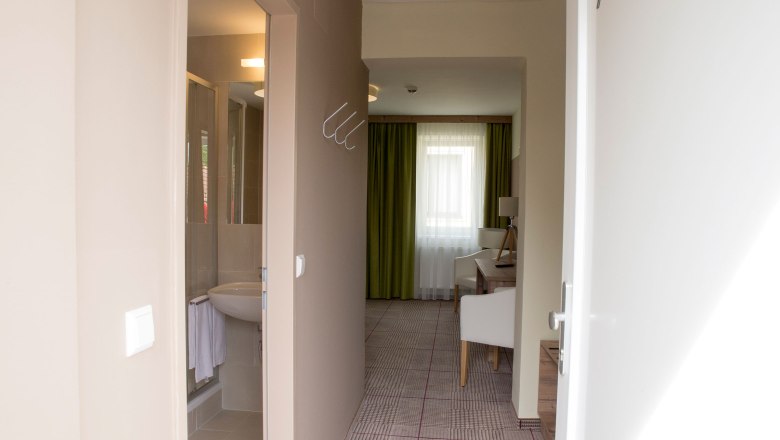 Blick vom Eingang ins Zimmer, &copy; Miguel Dieterich