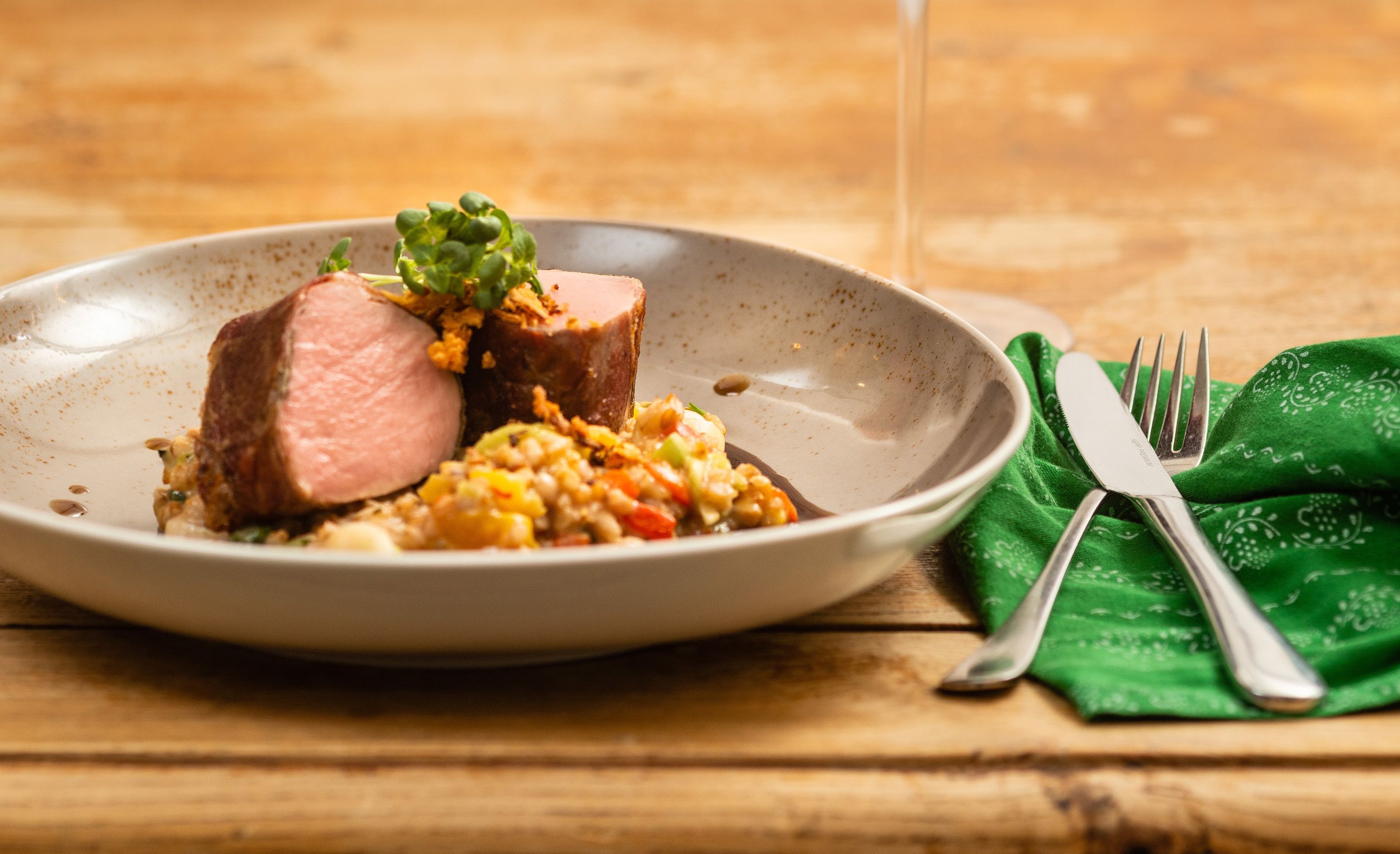 Schweinefilet, Waldstaudenrisotto, geschmorten Paprika