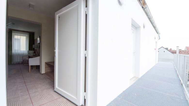 Zugang zum Zimmer au&szlig;en, &copy; Miguel Dieterich